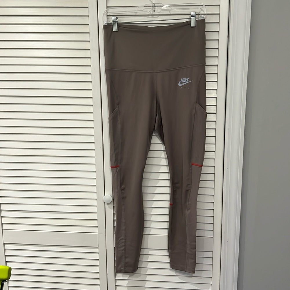 Nike running leggings, taupe colored size M with pockets